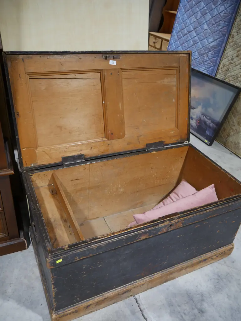 Wooden trunk Image 1++