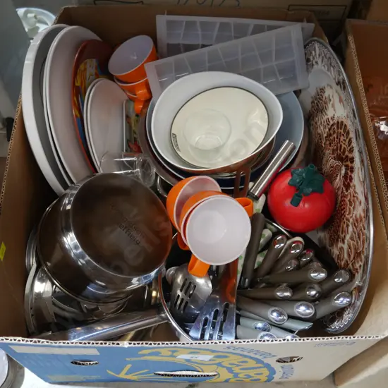 Assorted kitchenware