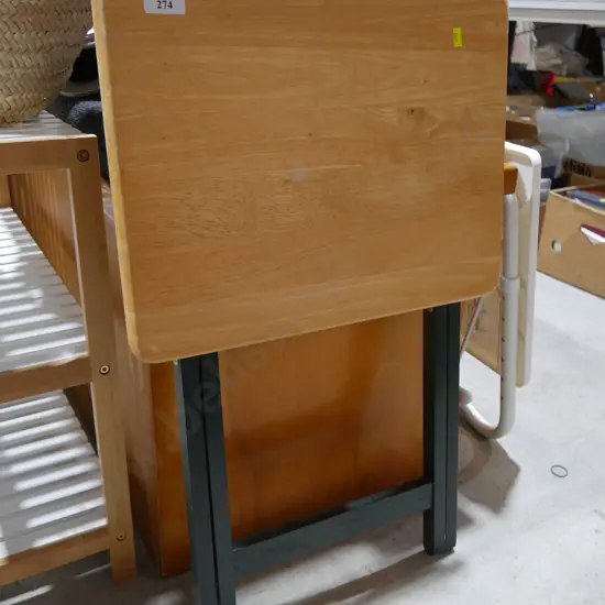 Folding table