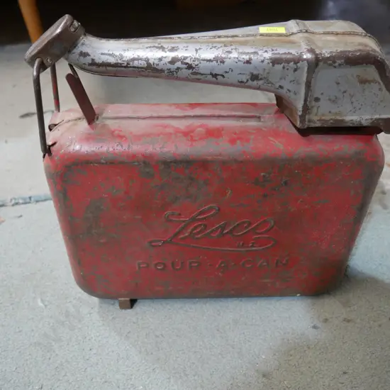 Lesco pour a can