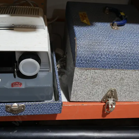 Slide projector and screen