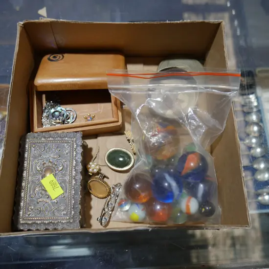 9ct cufflinks, costume jewellery etc