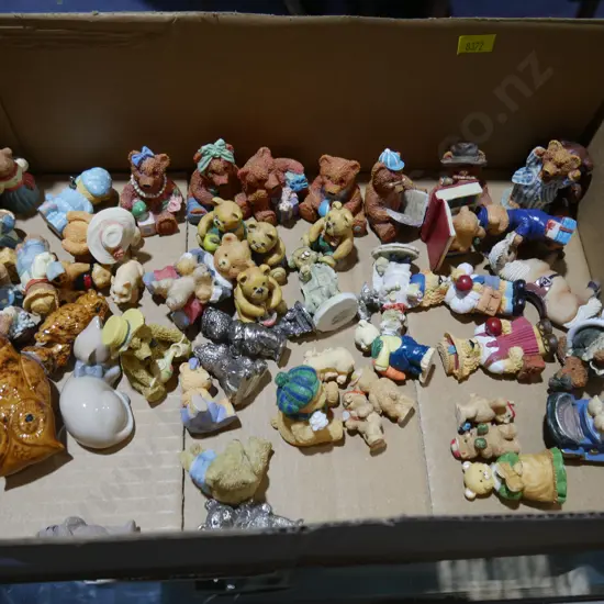 Teddy bear figurines