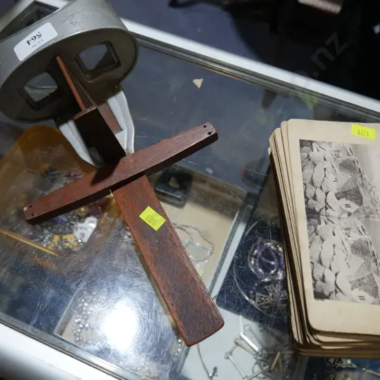 Stereoscope & quantity of cards