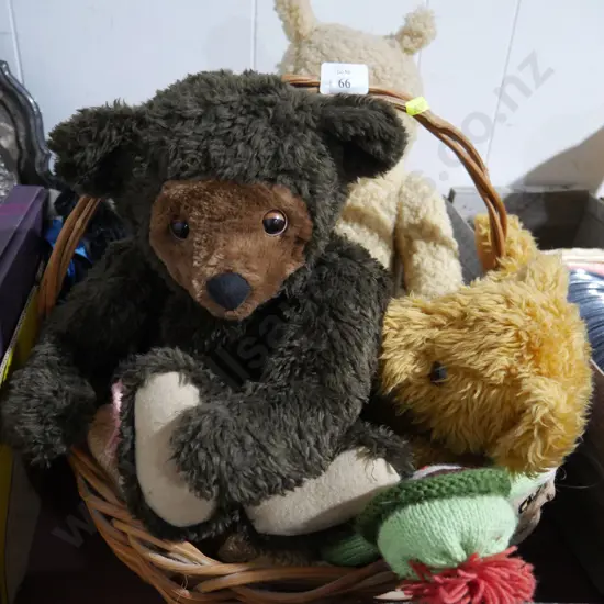 Basket of teddy bears