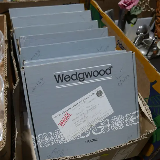 Boxed Wedgewood plates