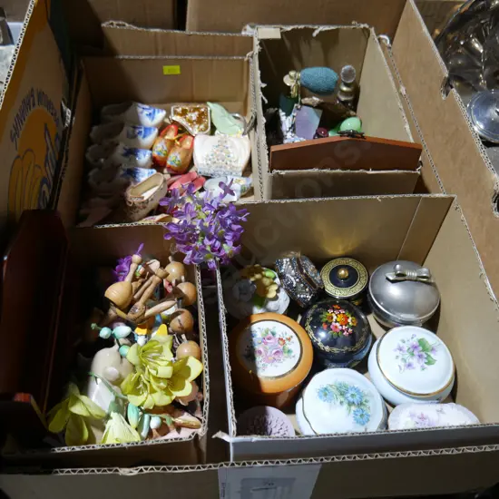 Trinket pots, shoes, nic nacs