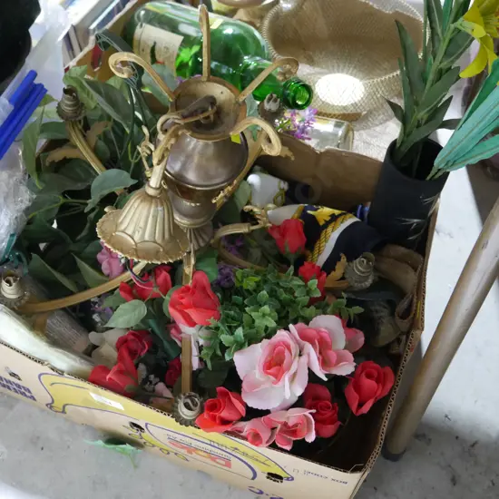 Artificial flowers, light fitting