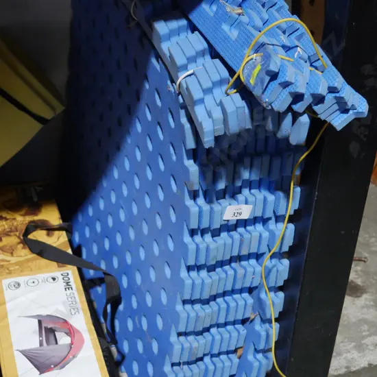 Interlocking foam mats