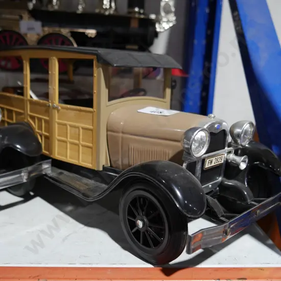 Jim Beam 1929 Model A Ford "Woodie" station wagon decanter