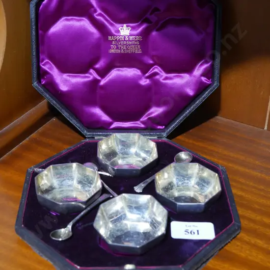 Cased Mappin & Webb sliver plate dish set