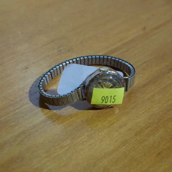 9c gold ladies Craven watch