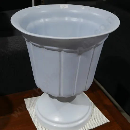 Large Benhar potteries planter