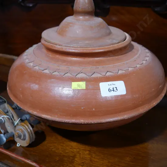 Terracotta pot with lid