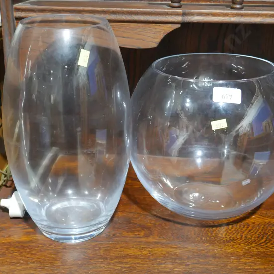 2 glass vases