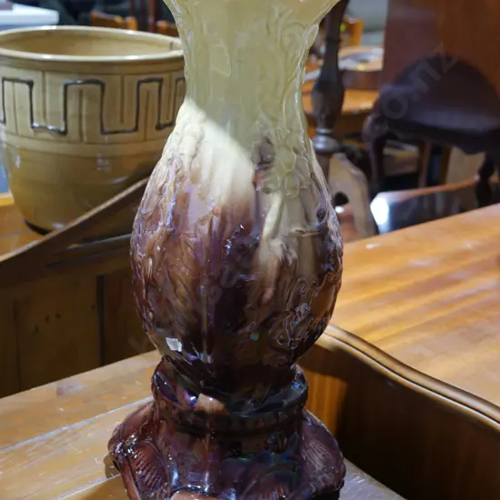 Porcelain pedestal