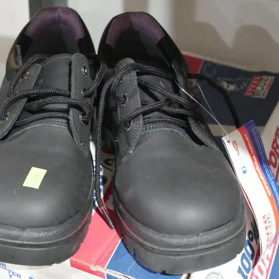 Steel cap shoes size5