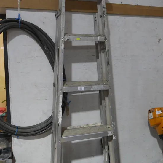 Aluminium extension ladder