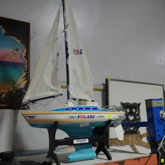 RC toy yacht
