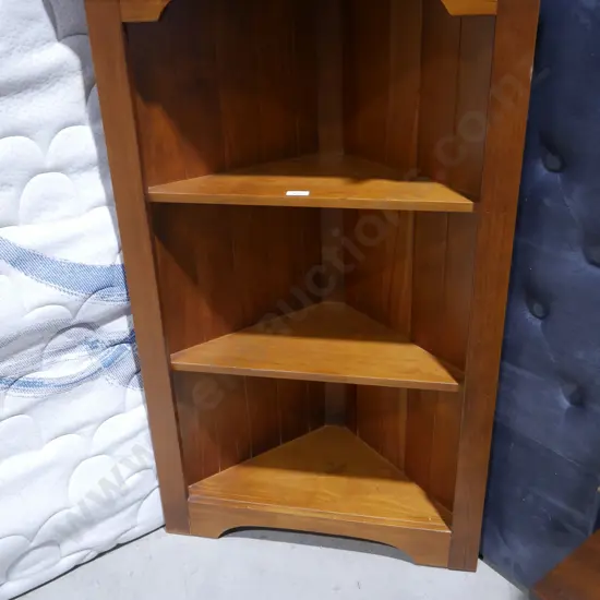 Corner shelf unit
