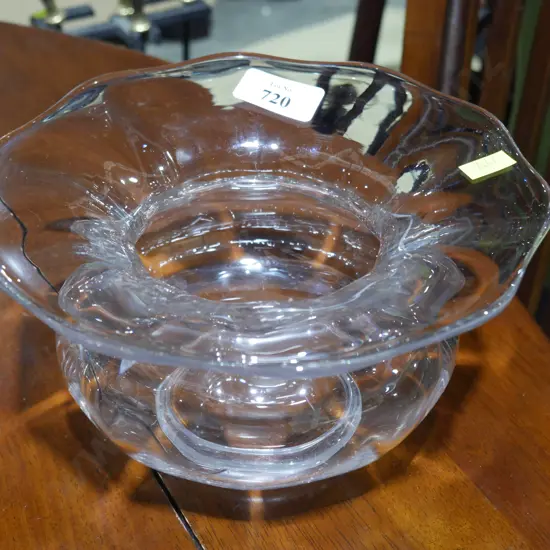Glass bowl