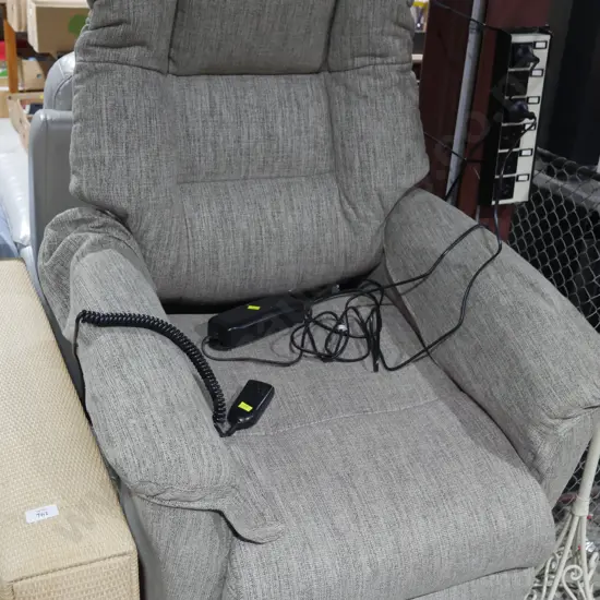 Electric recliner lift chair