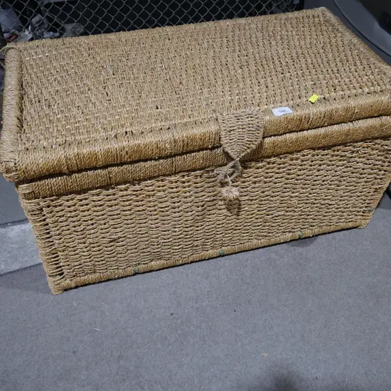 Wicker trunk