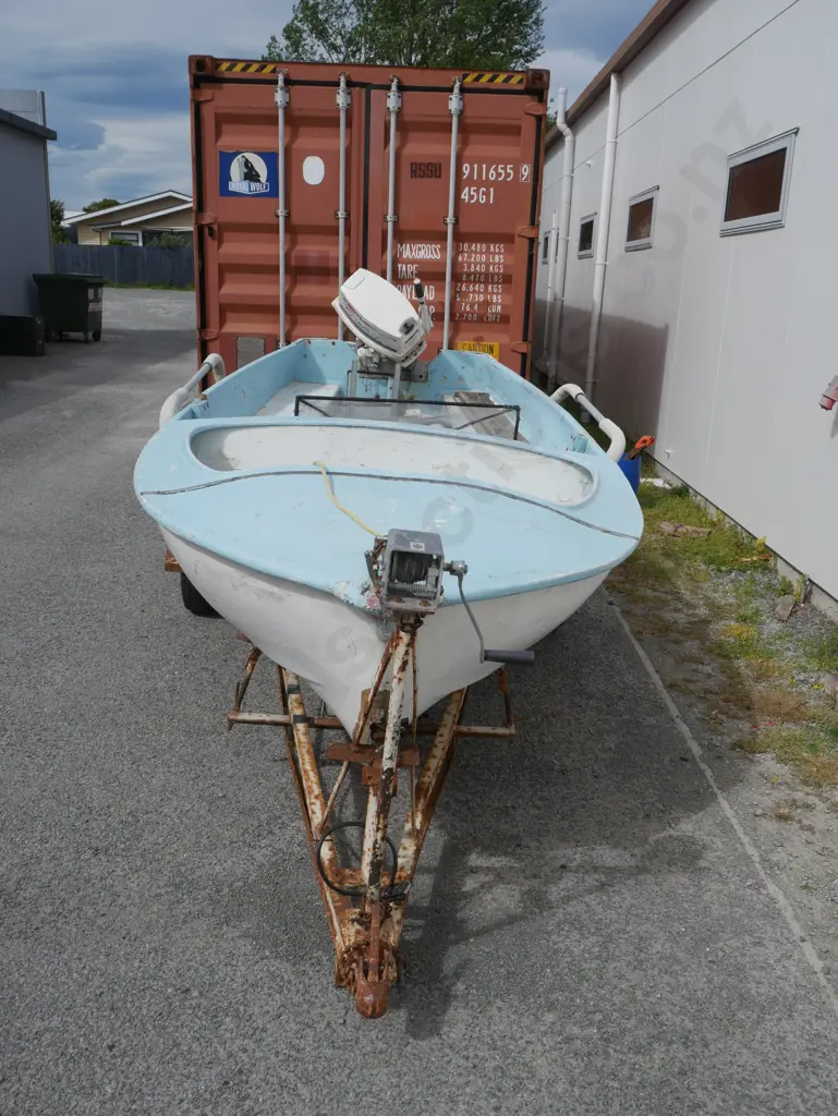 Lake boat, motor & trailer Image 1++