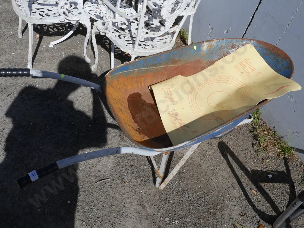 Wheelbarrow Image 1++