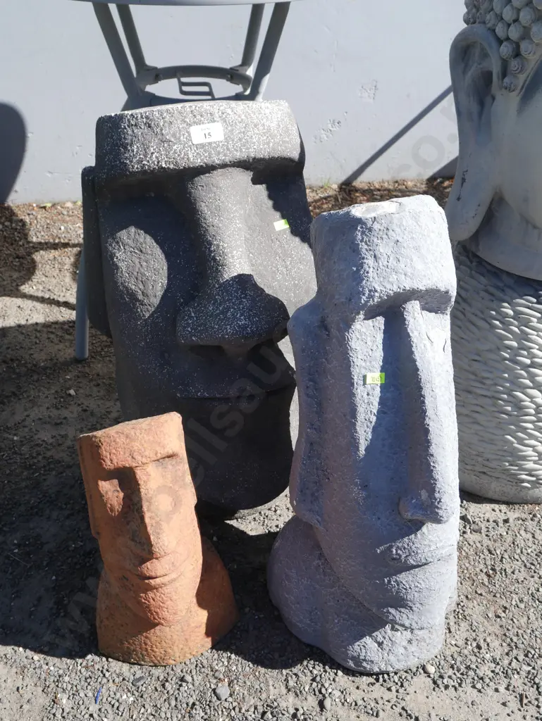 3 garden statues Image 1++