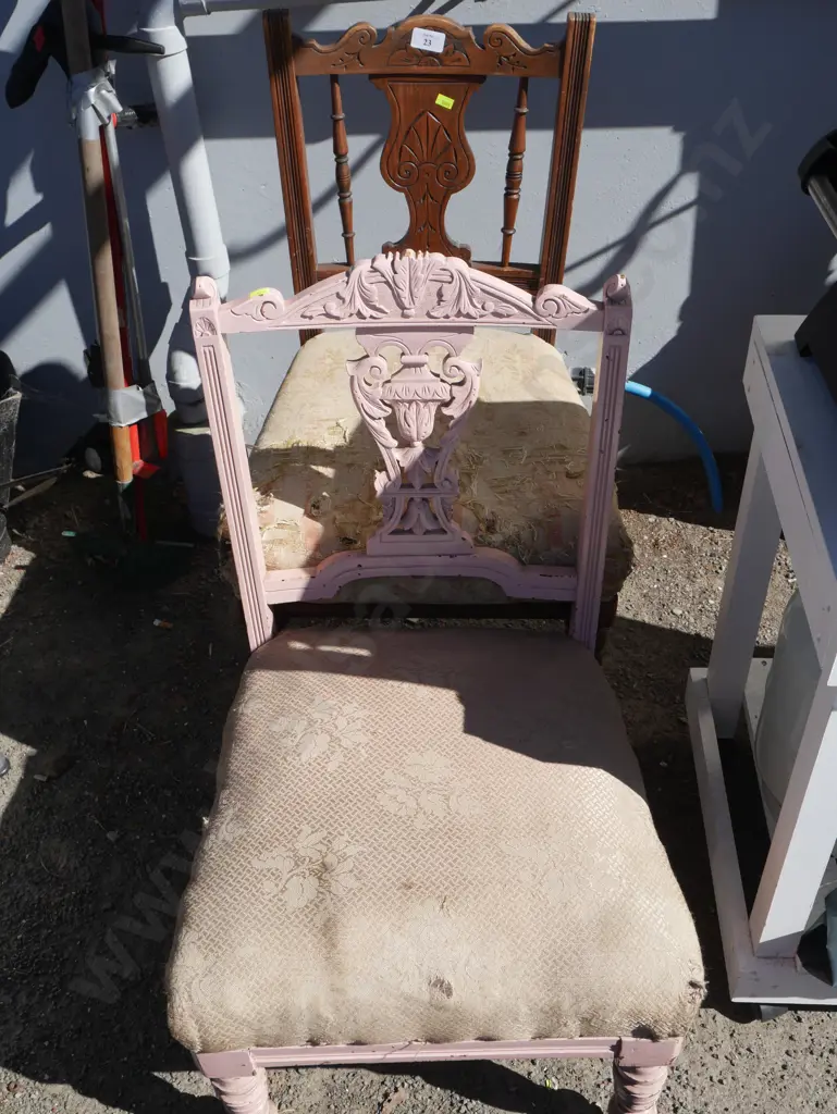 Two chairs Image 1++