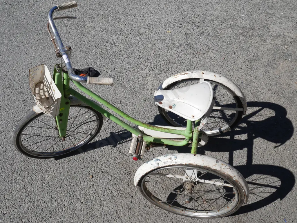 Vintage childs trike Image 1++