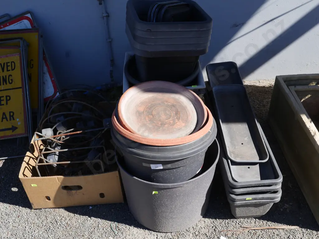 Assorted plant pots and stands Image 1++