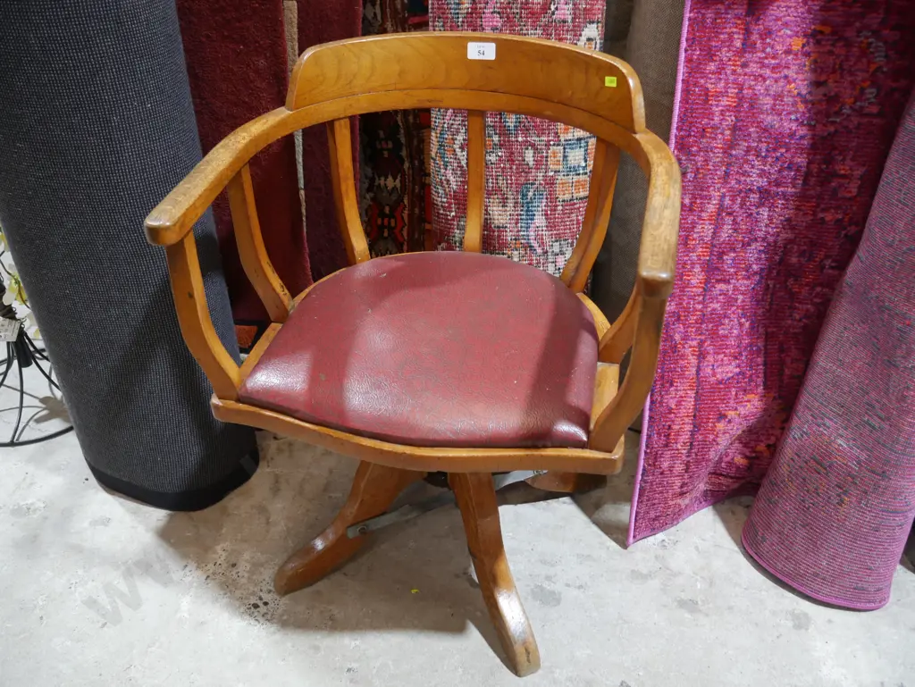 Captain's chair Image 1++