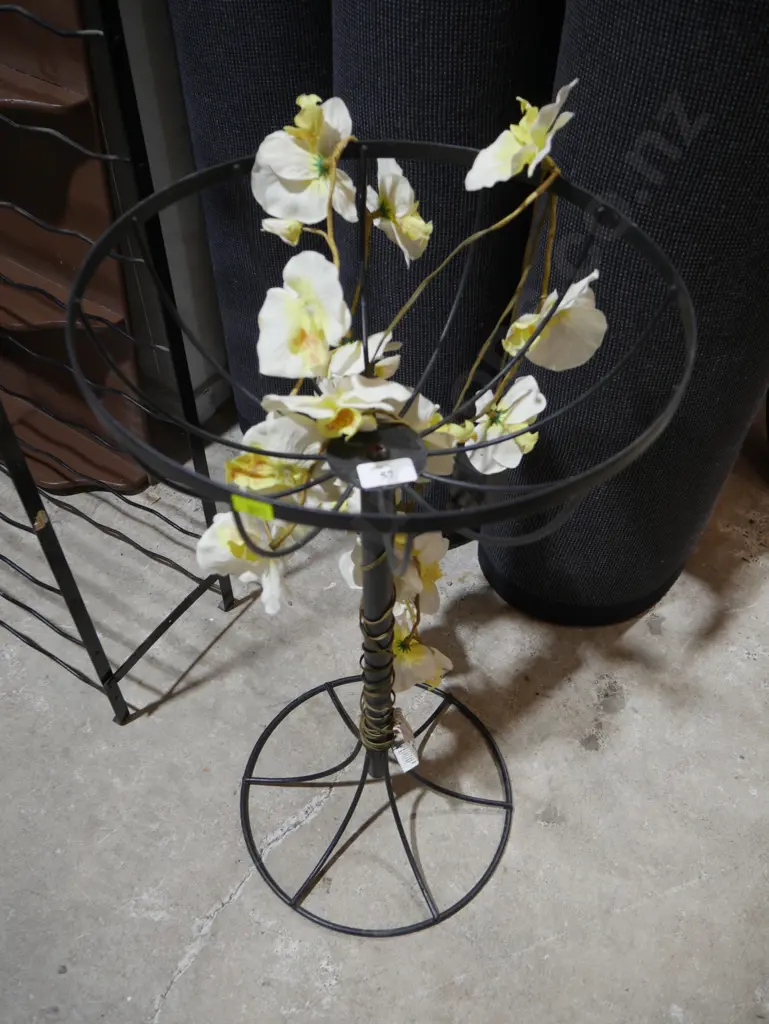 Plant stand Image 1++