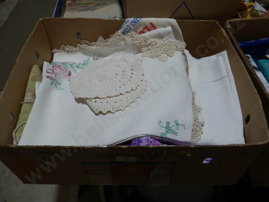 Box of linen Image 1++