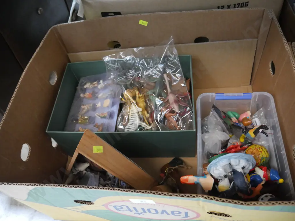 Box of toys Image 1++