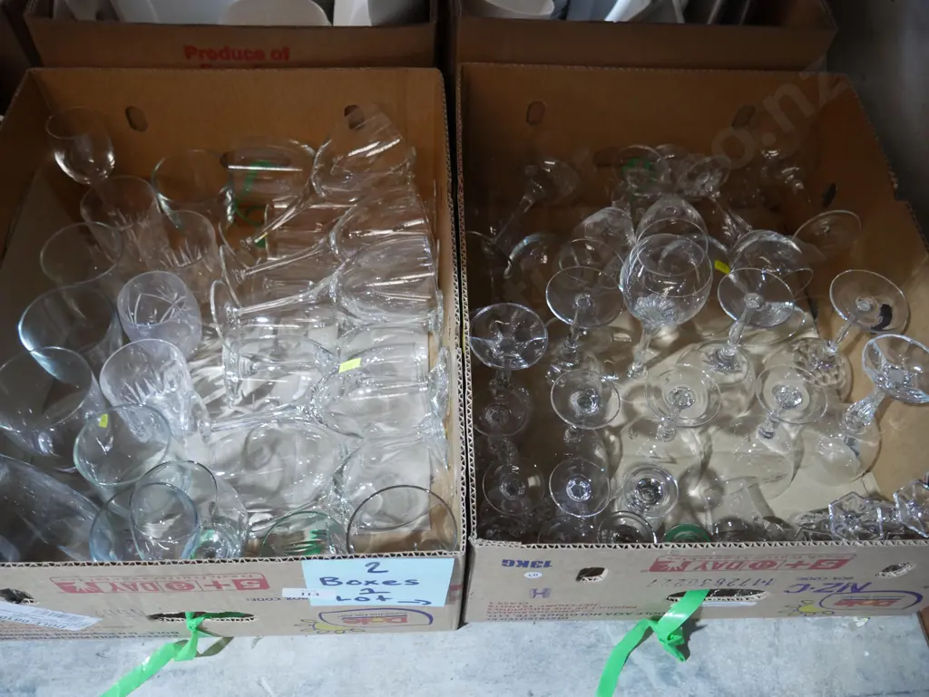 Two boxes of glassware Image 1++