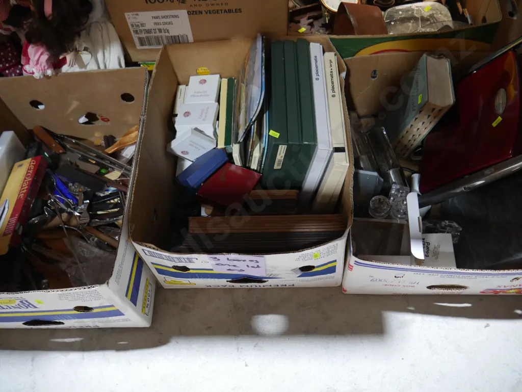 Three boxes of kitchenware Image 1++