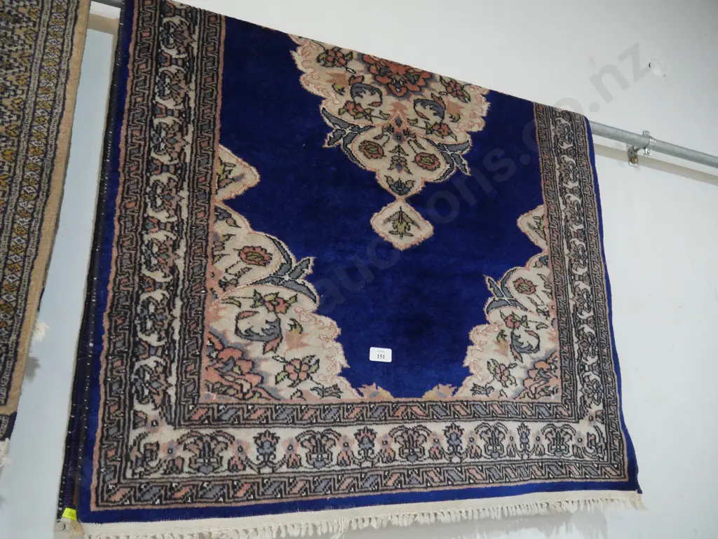 Hand knotted floor rug Image 1++