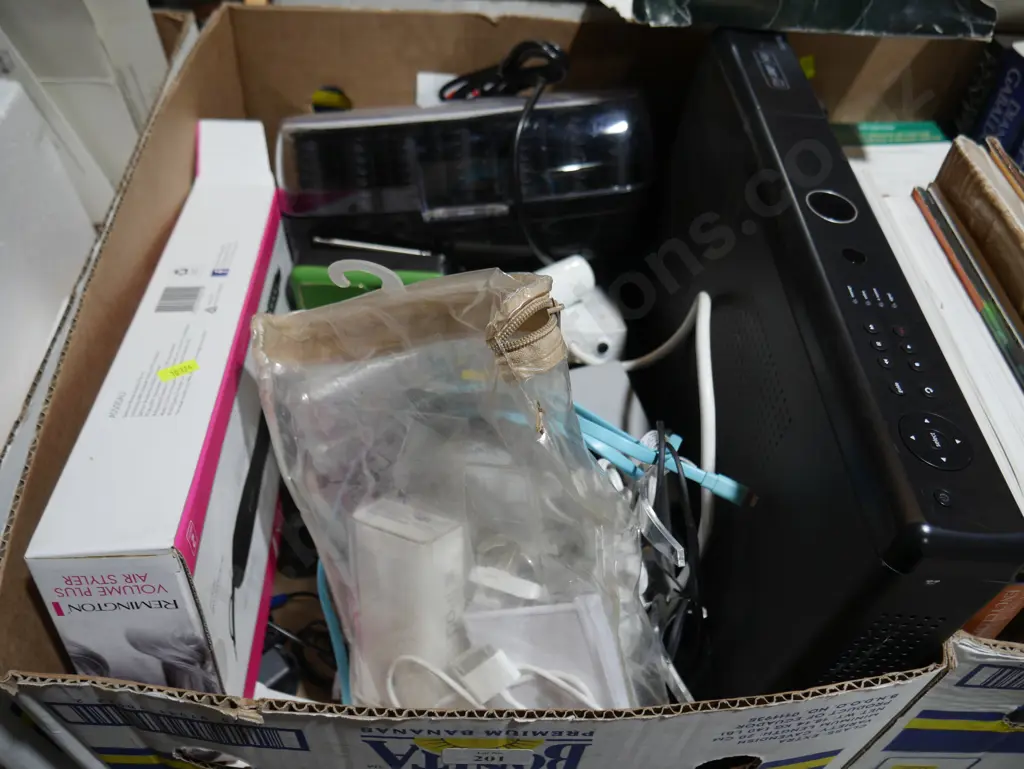 Box of electrical appliances etc Image 1++