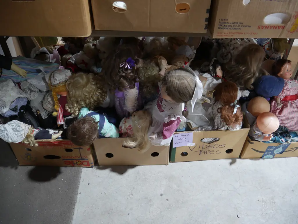 4 boxes of dolls Image 1++