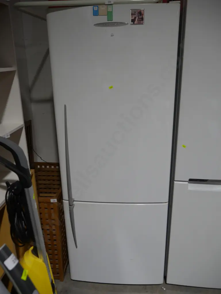 Fisher & Paykel fridge freezer Image 1++