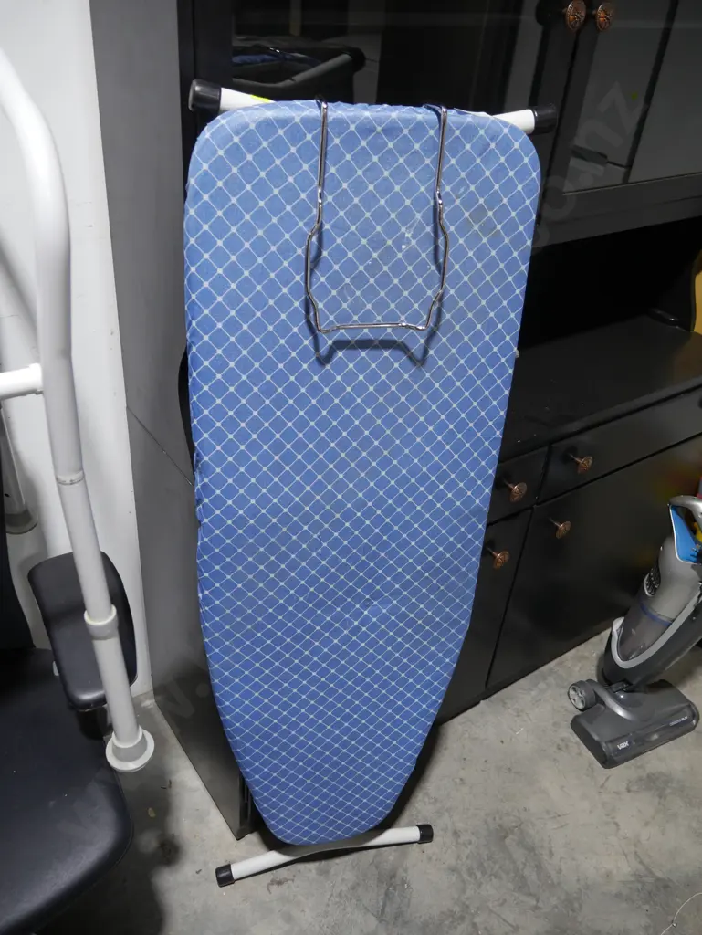 Ironing board Image 1++
