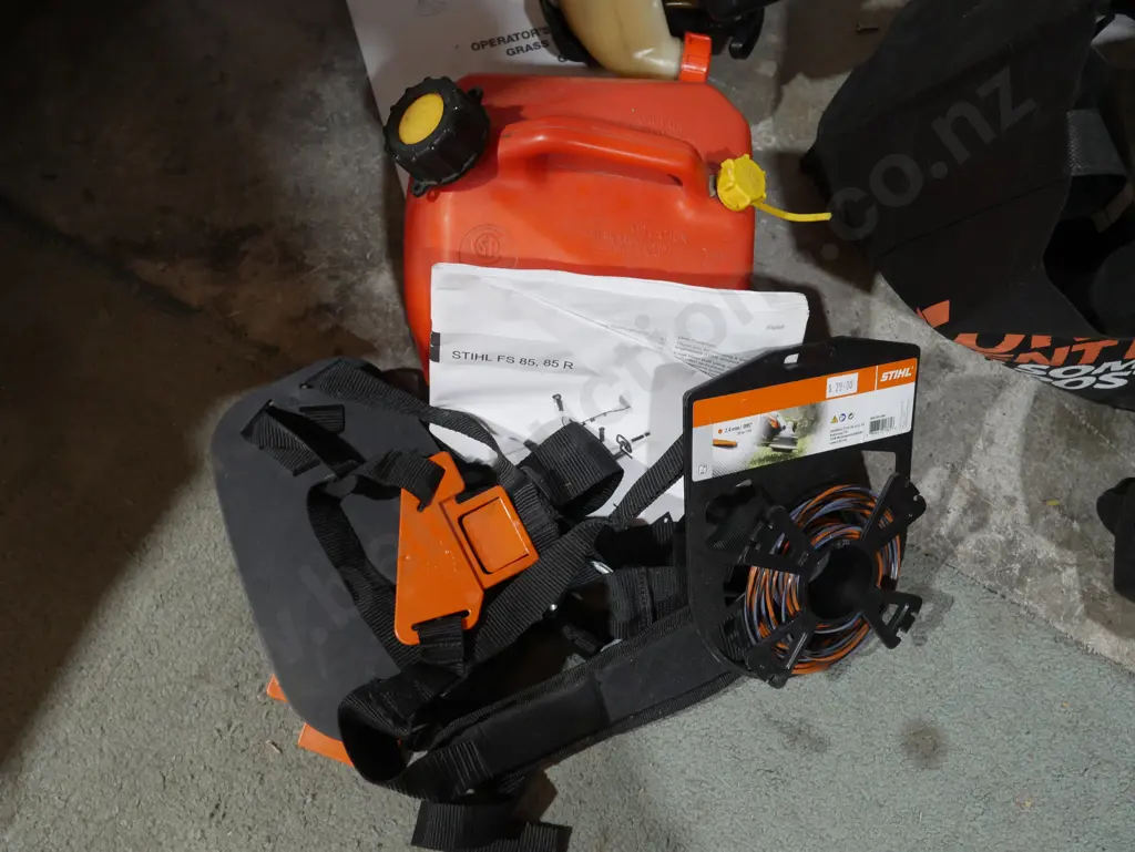 Stihl petrol weed eater model FS85 & accessories Image 1++