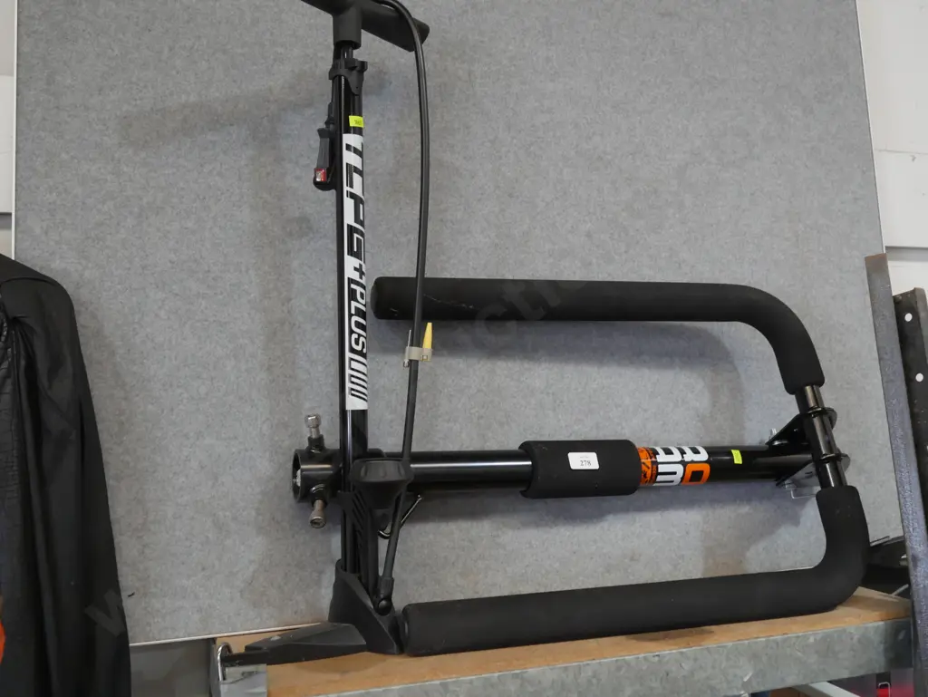 Bike rack and pump Image 1++