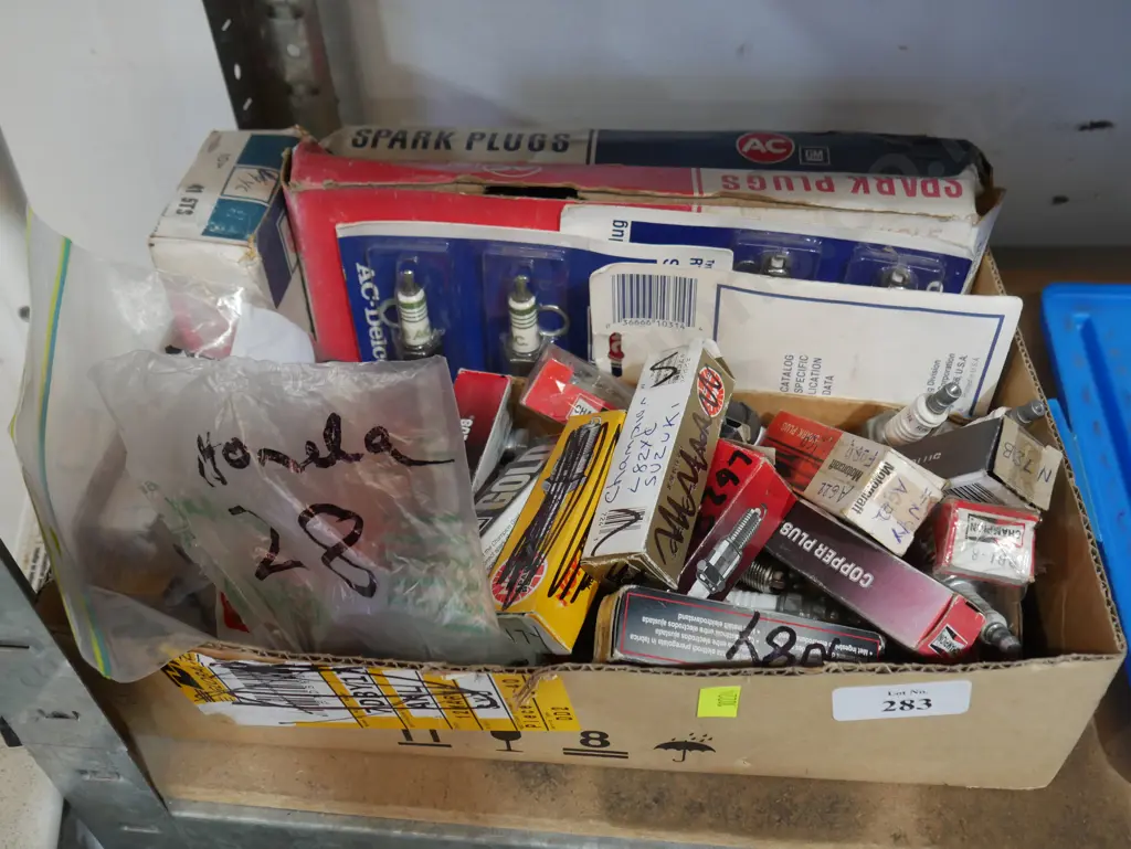 Assorted spark plugs Image 1++