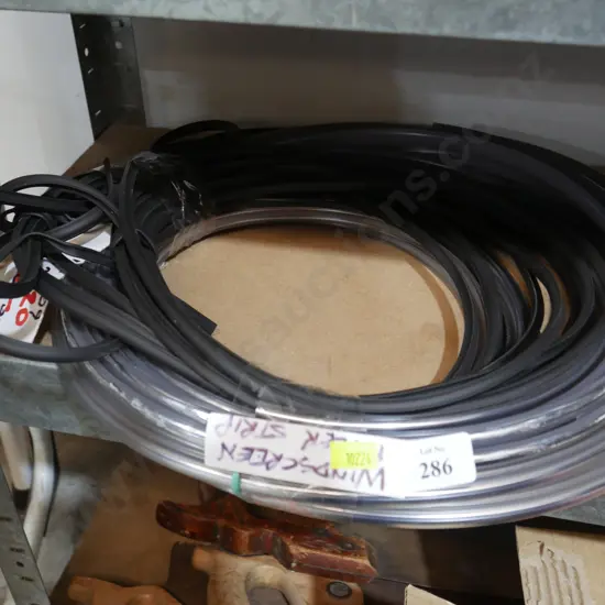 Windscreen fuller strip