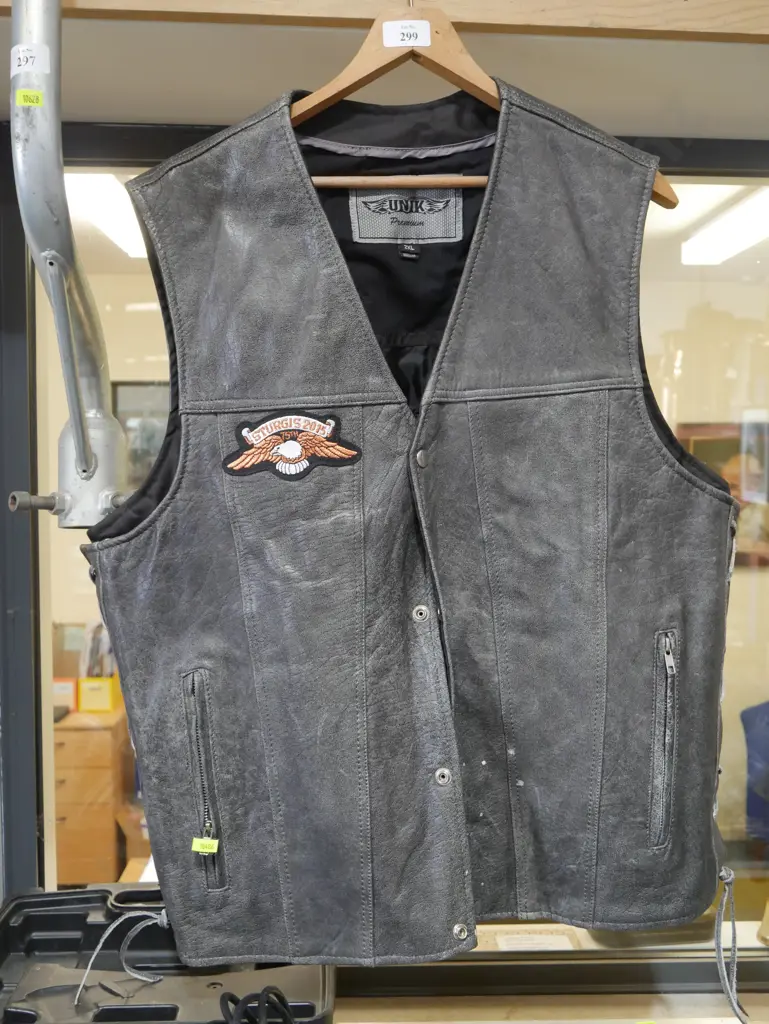 Leather vest Image 1++