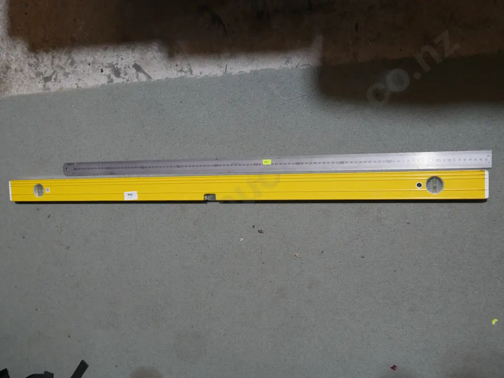 Level and ruler Image 1++